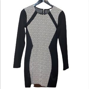 Gently worn DIVIDED size 8 US women’s dress.